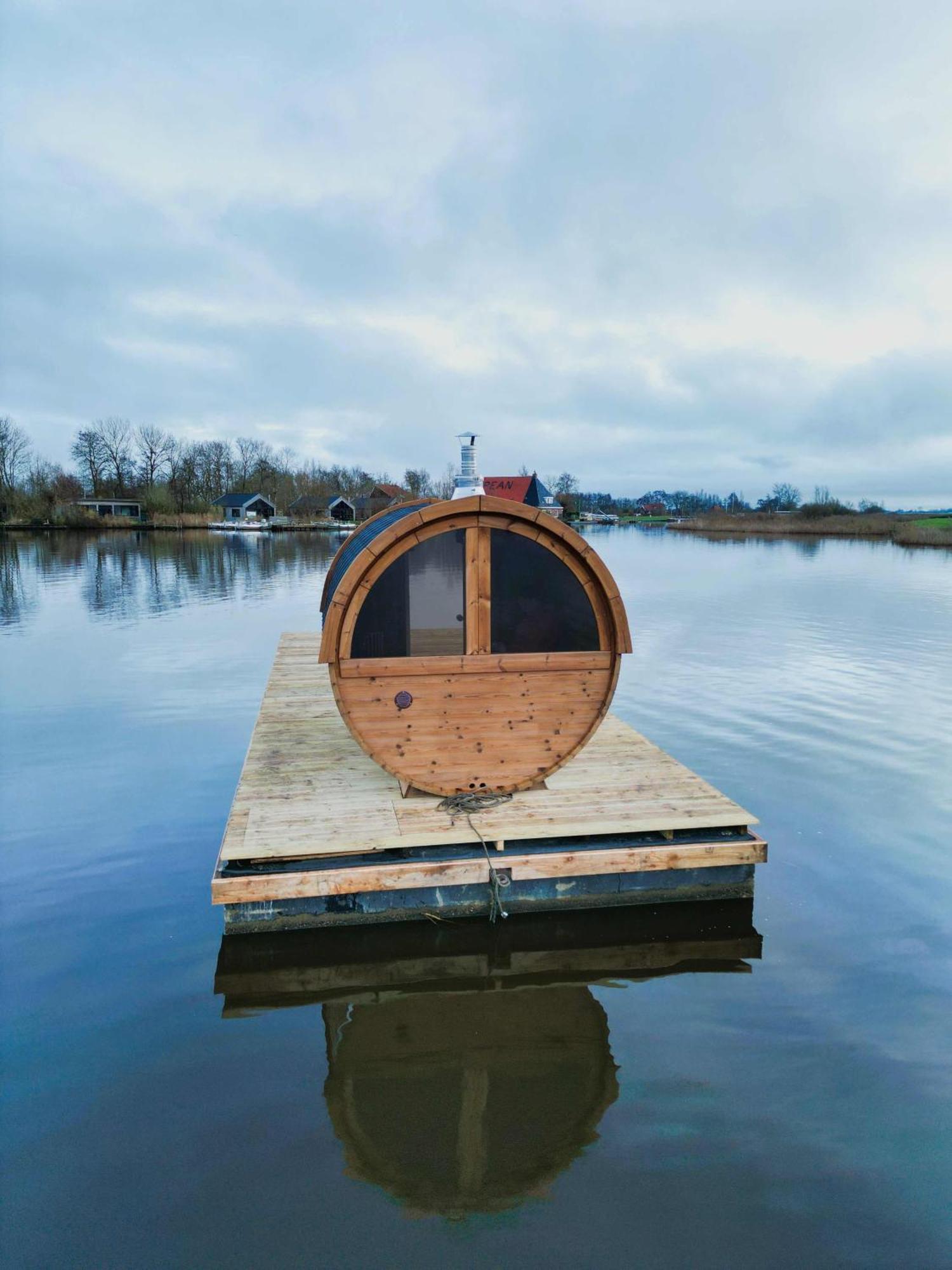 Pean-buiten Waterlodges Nes  Buitenkant foto